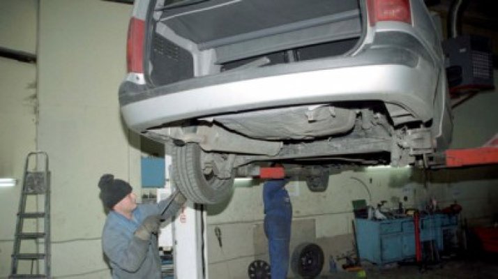 Cum să nu fii furat când îţi duci maşina service